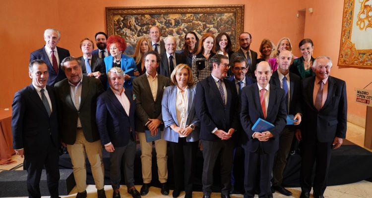 Foto de familia con los premiados en esta segunda edición