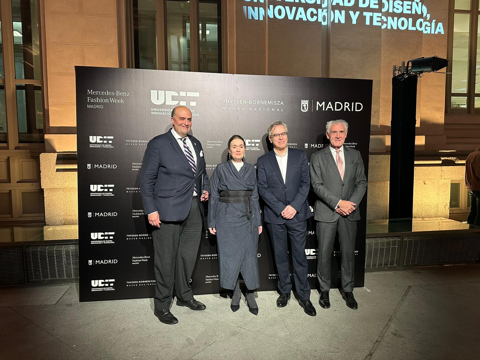 En la imagen, el Rector de la UDIT José Luis Olazagoitia, La delegada de Cultura, Turismo y Deporte, Marta Rivera de la Cruz, Guillermo Solana y Evelio Acevedo