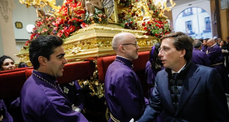 Almeida durante la procesión de Jesús Nazareno de Medinaceli