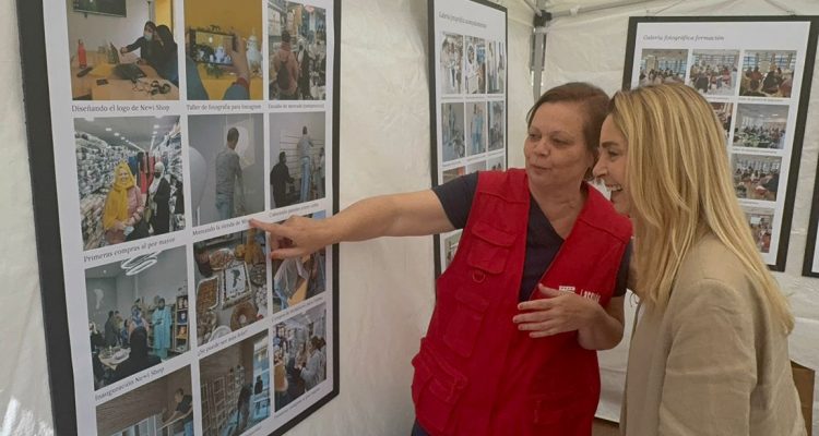 La concejala de Ciudad Lineal, Nadia Álvarez, en la Feria del Asociacionismo del distrito