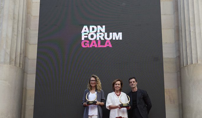 El Ayuntamiento de Madrid recibe uno de los galardones de la Gala Legado y Reconocimiento a las Artes y el Patrimonio de ADN Fórum por la restauración de la Puerta de Alcalá