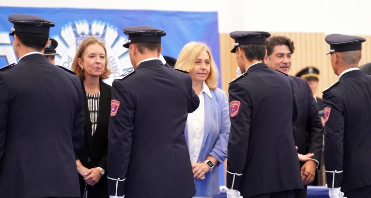 Inma Sanz durante el acto de entrega de despachos a 29 nuevos subinspectores de la XIV promoción de Policía Municipal