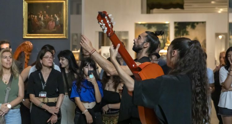 Baile flamenco con guitarra con el bailaor Eduardo Guerrero en el arranque de 'Refúgiate en la Cultura'