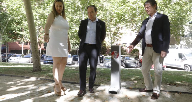Borja Carabante inaugura fuentes de agua potable acompañado por José Antonio Martínez Páramo y Yolanda Estrada