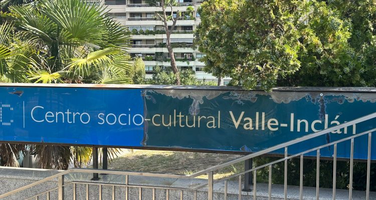 Entrada al Centro Sociocultural Valle-Inclán