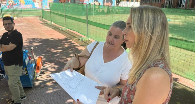 La concejala atiende explicaciones sobre los trabajos