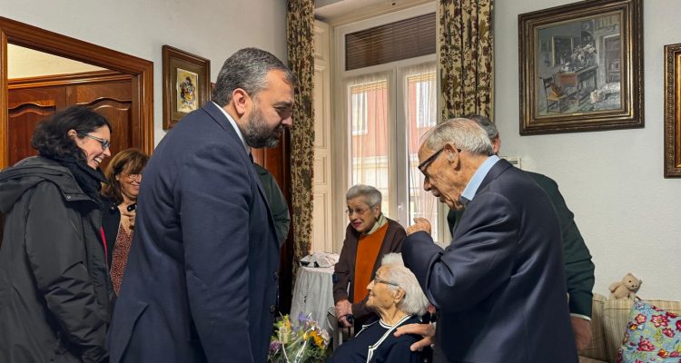 Pilar y Joaquín con el concejal Carlos Segura