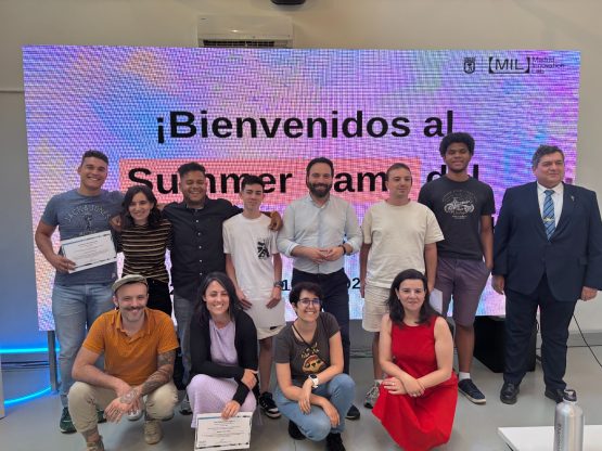 Ángel Niño junto a los participantes del Summer Camp