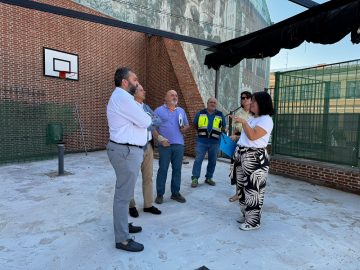 Segura, concejal de Centro, en las obras de reconstrucción de la Instalación Deportiva Básica El Campito
