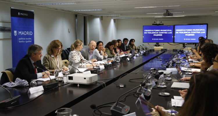 Asistentes al Pleno del Observatorio Municipal de Violencia contra las Mujeres