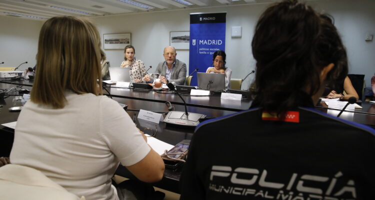 El delegado de Políticas Sociales, Familia e Igualdad, José Fernández, durante el Pleno del Observatorio Municipal de Violencia contra las Mujeres