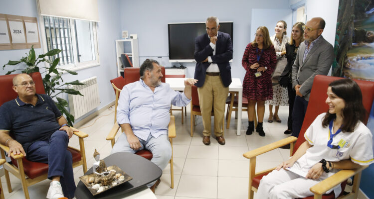 Fernández e Izquierdo en su visita al CMAIN Doctor Salgado Alba