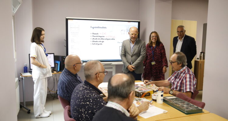 Fernández e Izquierdo en su visita al CMAIN Doctor Salgado Alba