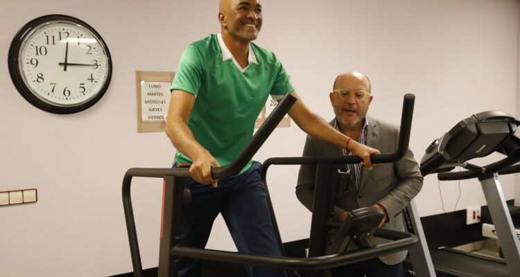 Fernández e Izquierdo en su visita al CMAIN Doctor Salgado Alba