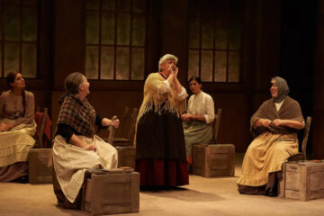 Escena de 'Cigarreras' en el Teatro Fernán Gómez. Centro Cultural de la Villa