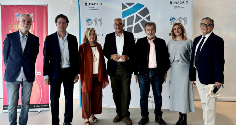 El concejal de Carabanchel, Carlos Izquierdo, en la presentación de la programación del I Ciclo de Conciertos de Música Clásica