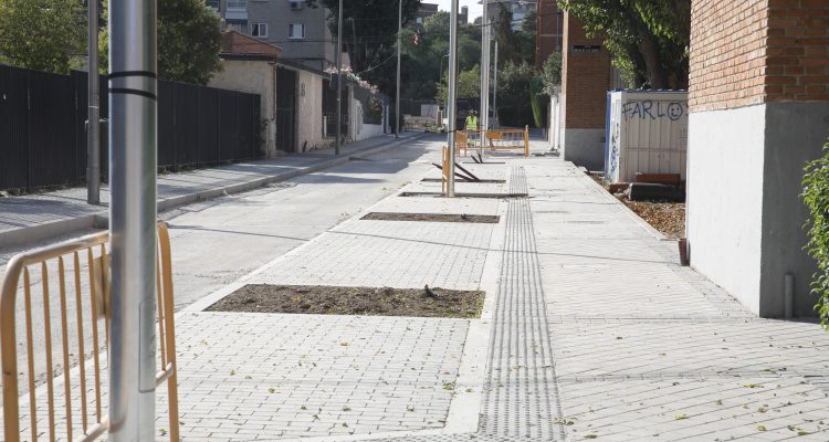 Trabajos en el entorno del Centro de Mayores San Benito