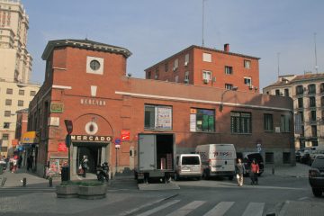 Mercado de los Mostenses en el distrito de Centro