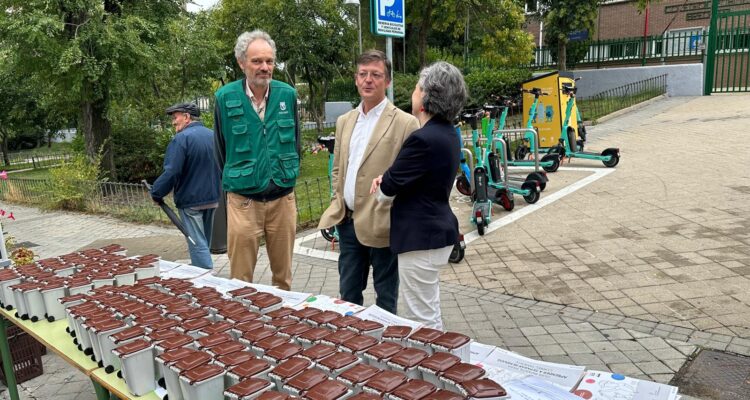 Martínez Páramo visita el 'Parking Day' de Fuencarral-El Pardo