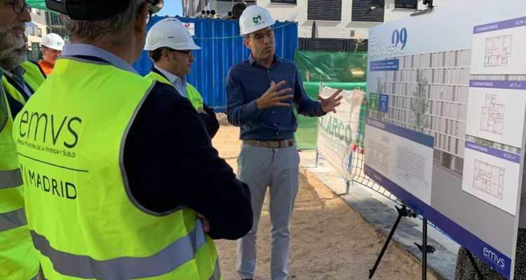 Álvaro González en su visita a las obras de la nueva promoción Cañaveral 9