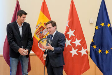 El alcalde de Madrid, José Luis Martínez-Almeida, y el tenista Rafael Jódar