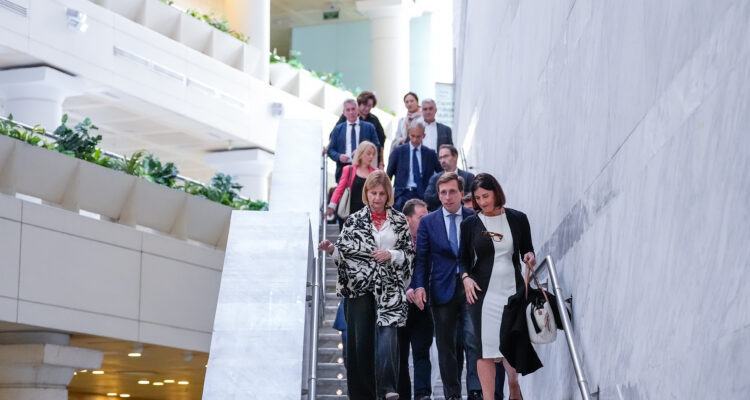 José Luis Martínez-Almeida visita el Congreso smart city RECI en IFEMA Madrid