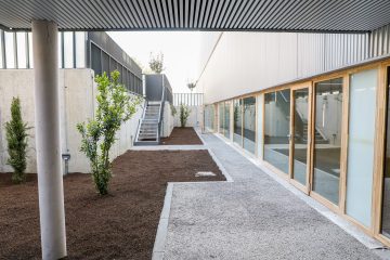 Visita al nuevo centro cultural con biblioteca de Butarque