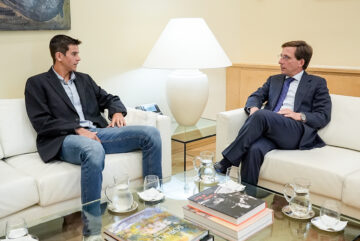 El alcalde de Madrid, José Luis Martínez-Almeida, y el tenista Rafael Jódar