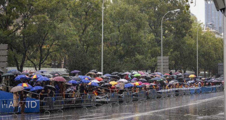 Desfile Día de la Hispanidad y gradas puestas por el Ayuntamiento de Madrid