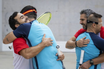 Exhibición de juegos vascos de pelota en el frontón Beti Jai.