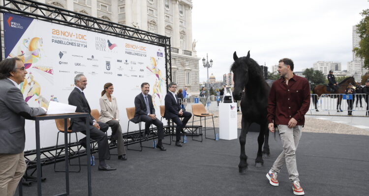 Instantanea del acto de presentación de Exhibición de arte ecuestre durante la presentación del Madrid Horse Week