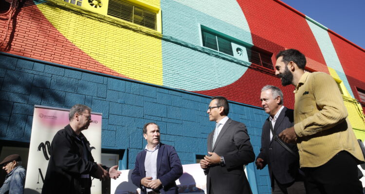 Carabante, Páramo y Chacón en su visita al mural