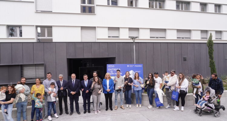 Entrega de las 82 nuevas viviendas municipales de alquiler asequible en el barrio de El Cañaveral