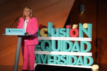 La vicealcaldesa, Inma Sanz, durante la inauguración de la gala del 25º aniversario de la Fundación Adecco.