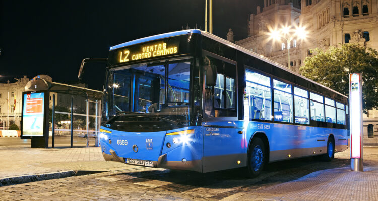 Bus nocturno en Cibeles