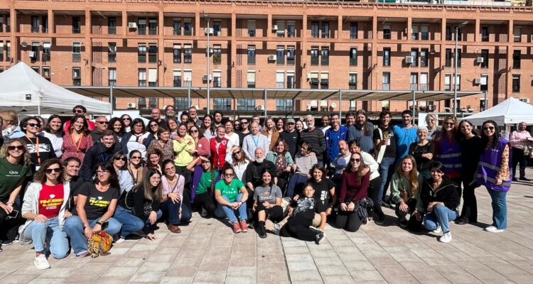 Paula Gómez-Angulo asiste a la Feria de Entidades de Tetuán