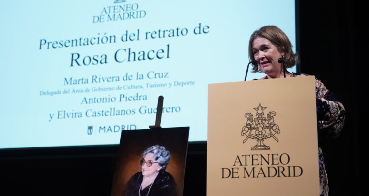 Presentación del cuadro para conmemorar a Rosa Chacel en el Ateneo de Madrid en el que Marta Rivera de la Cruz dio un discurso