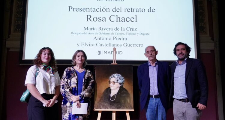 Foto grupal de la presentación del cuadro para conmemorar a Rosa Chacel en el Ateneo de Madrid