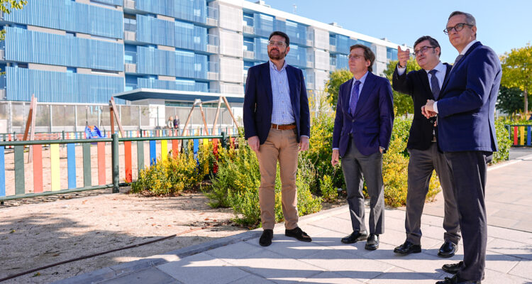 Almeida, González y González Pereira en su visita de hoy