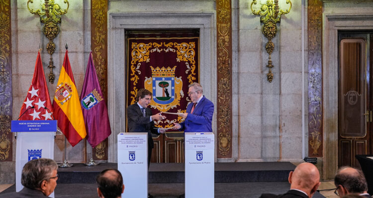 Firma del convenio con la comunidad universitaria