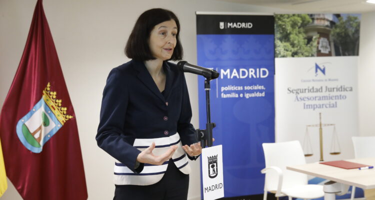 La vicedecana del Colegio Notarial de Madrid, Concepción Pilar Barrio, interviene en el acto de firma del protocolo de colaboración con el Colegio Notarial de Madrid