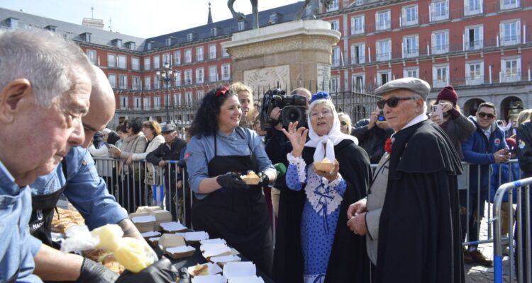 Castizos en la Plaza Mayor