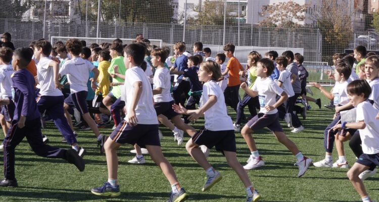 Escolares en plena participación en la prueba