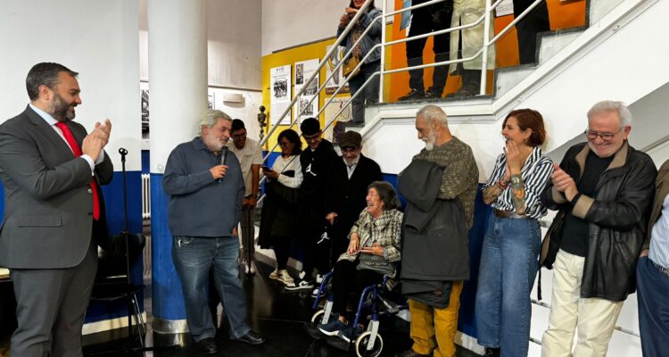 Una instantánea de la presentación de la exposición con la presencia del concejal del distrito Centro, Carlos Segura