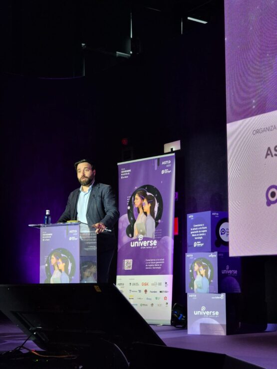 El concejal delegado de Innovación y Emprendimiento, Ángel Niño, en la inauguración de Universe Talent Girl