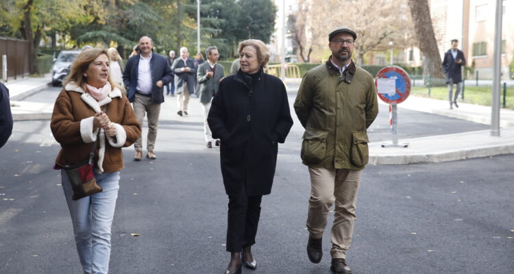 García Romero y Pezuela en la calle de Luis de Hoyos Sainz