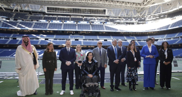 La concejala delegada de Turismo, Almudena Maíllo, junto a otros participantes en el Congreso