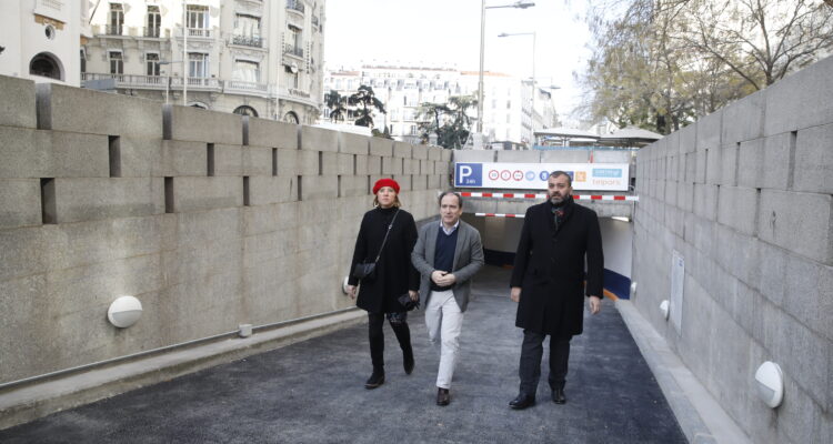 Carabante y Segura en su visita al aparcamiento público Cortes 360