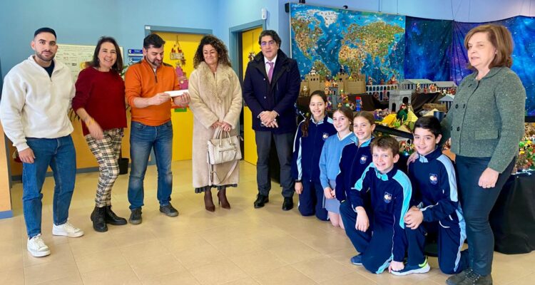 David Pérez con alumnos del Colegio Cortes de Cádiz