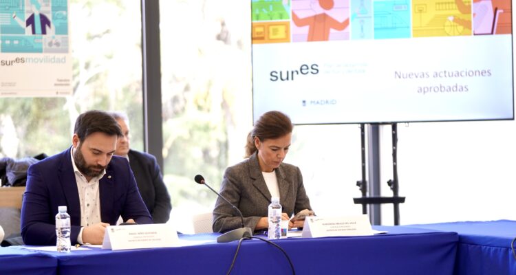 El concejal de Puente de Vallecas, Ángel Niño, y la concejala de San Blas-Canillejas, Almudena Maíllo